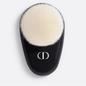 DIOR BACKSTAGE FACE BRUSH N°18